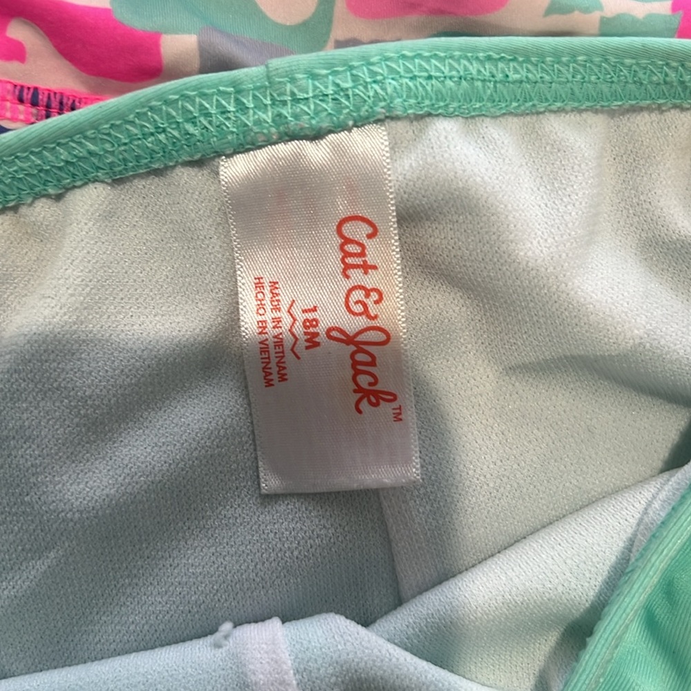 Vineyard Vines Rashguard - Picture 3 of 4